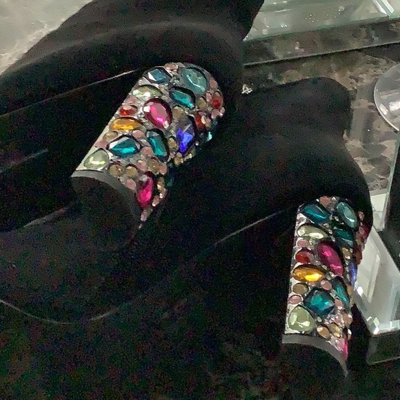 Shoe - Picture 4 of 4